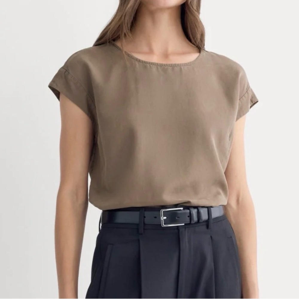 Everlane The Muscle Top in Butterlite Deep Taupe Women's Blouse M Medium